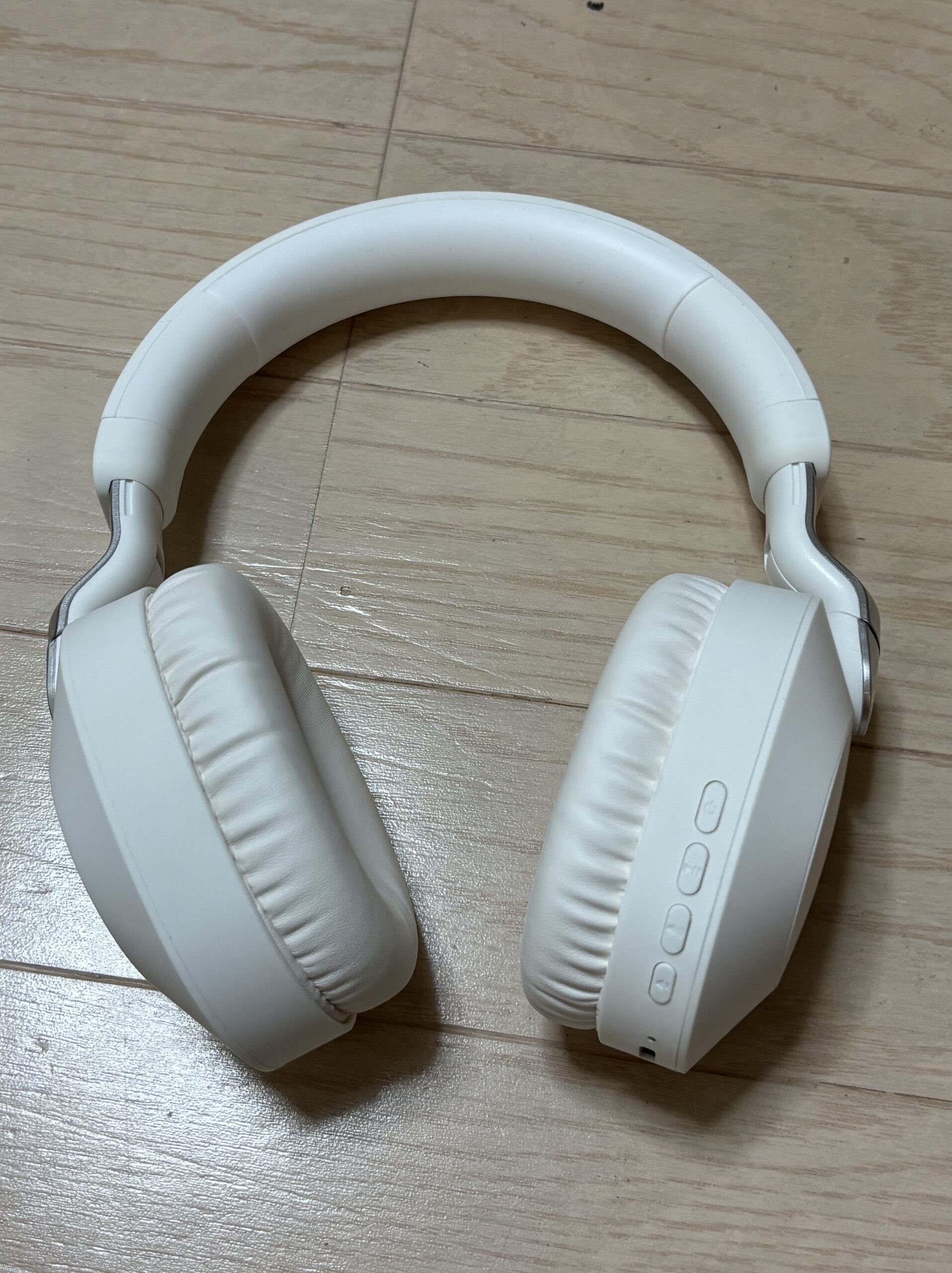 アクティメソッドの英語音声学習で使用するヘッドホンの例